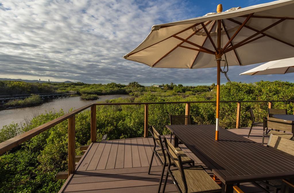 Iguana Crossing Boutique Hotel Puerto Villamil Ngoại thất bức ảnh