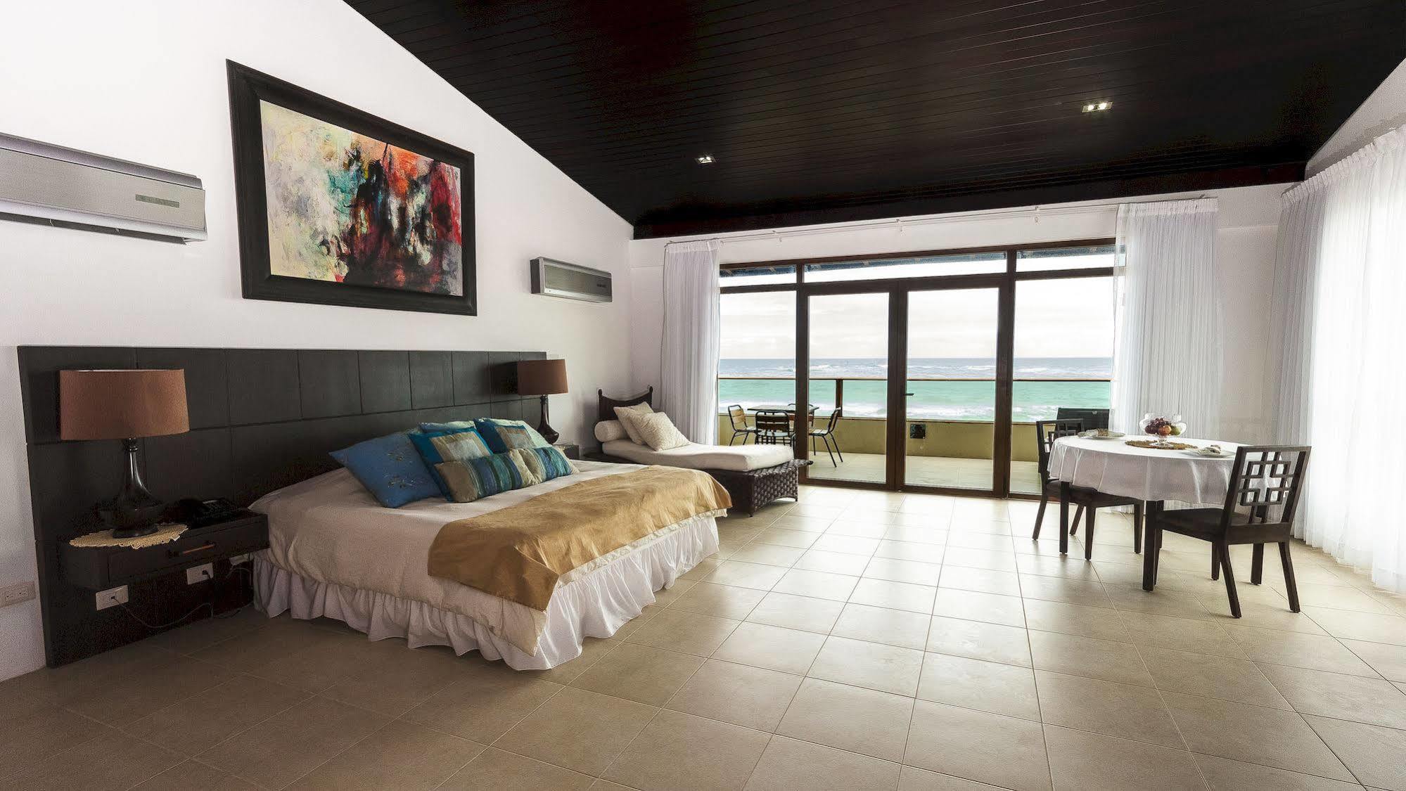 Iguana Crossing Boutique Hotel Puerto Villamil Ngoại thất bức ảnh