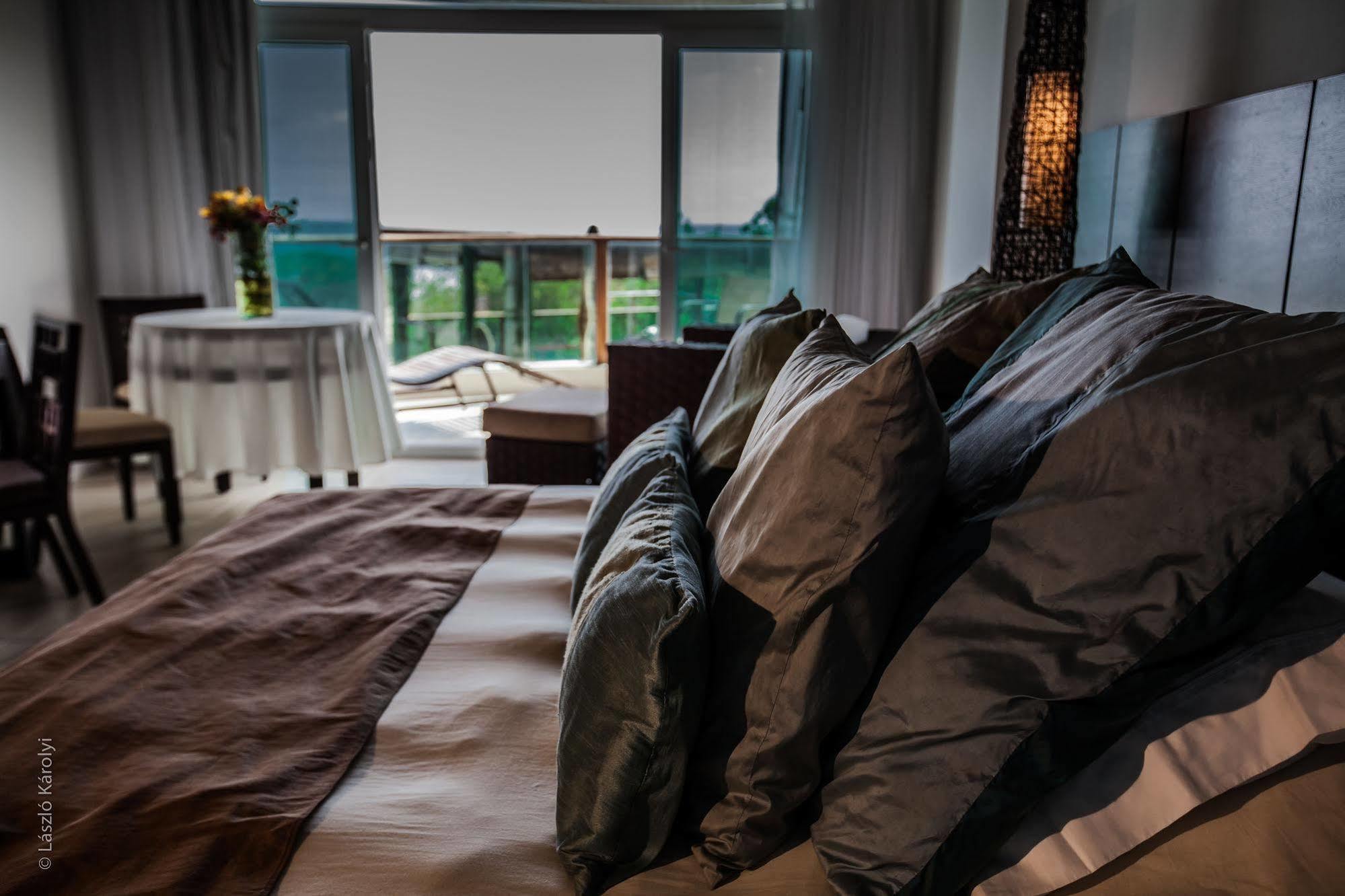 Iguana Crossing Boutique Hotel Puerto Villamil Ngoại thất bức ảnh