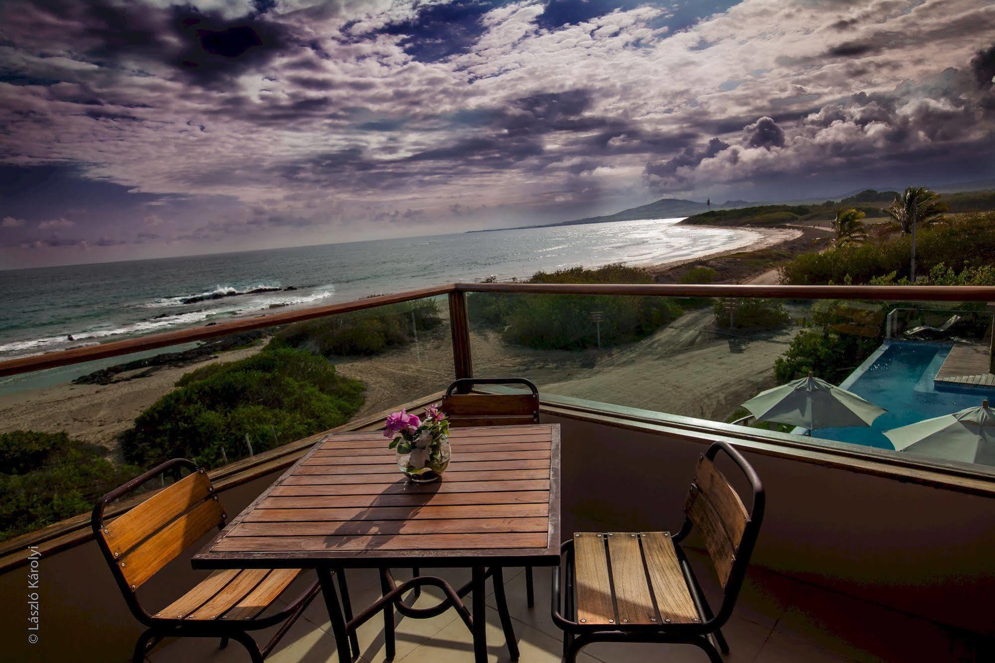 Iguana Crossing Boutique Hotel Puerto Villamil Ngoại thất bức ảnh